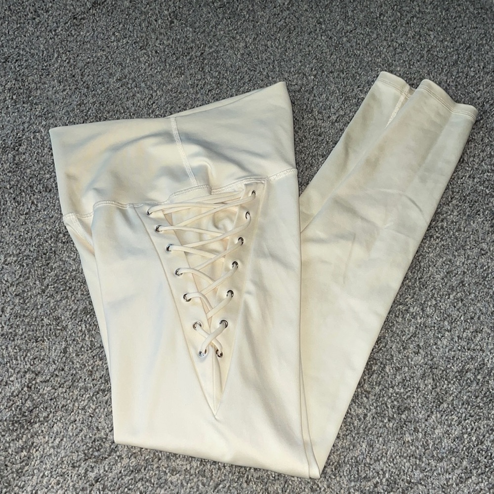 Mika Yoga Wear Lace-Up High Waist Leggings in Cream